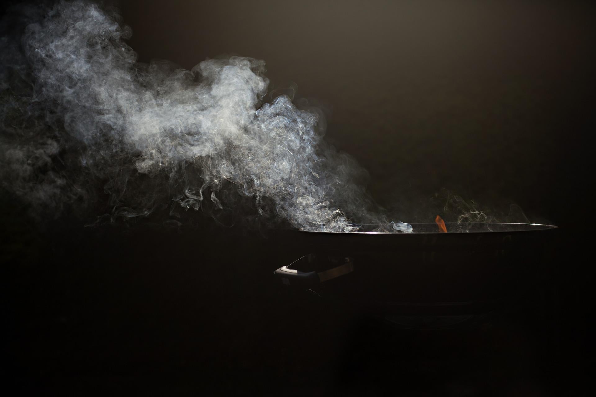 rauchender-grill-grillen