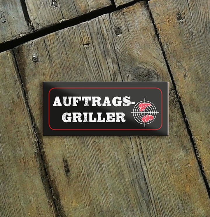 schilderkreis24 – Magnet Lustiger Grill Spruch “Auftragsgriller“ Deko Geschenkidee Mann Frau 9,3x4cm