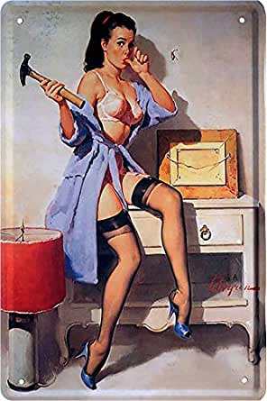 pinup_hammer_in_der_hand_daumen_im_mund