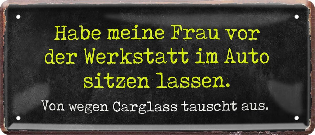 schilderkreis24 – Blechschild "Habe meine Frau vor der Werkstatt im Auto sitzen lassen. Von wegen Carglass tauscht aus.“ – Humorvolles Metallschild für Autoliebhaber und Werkstätten