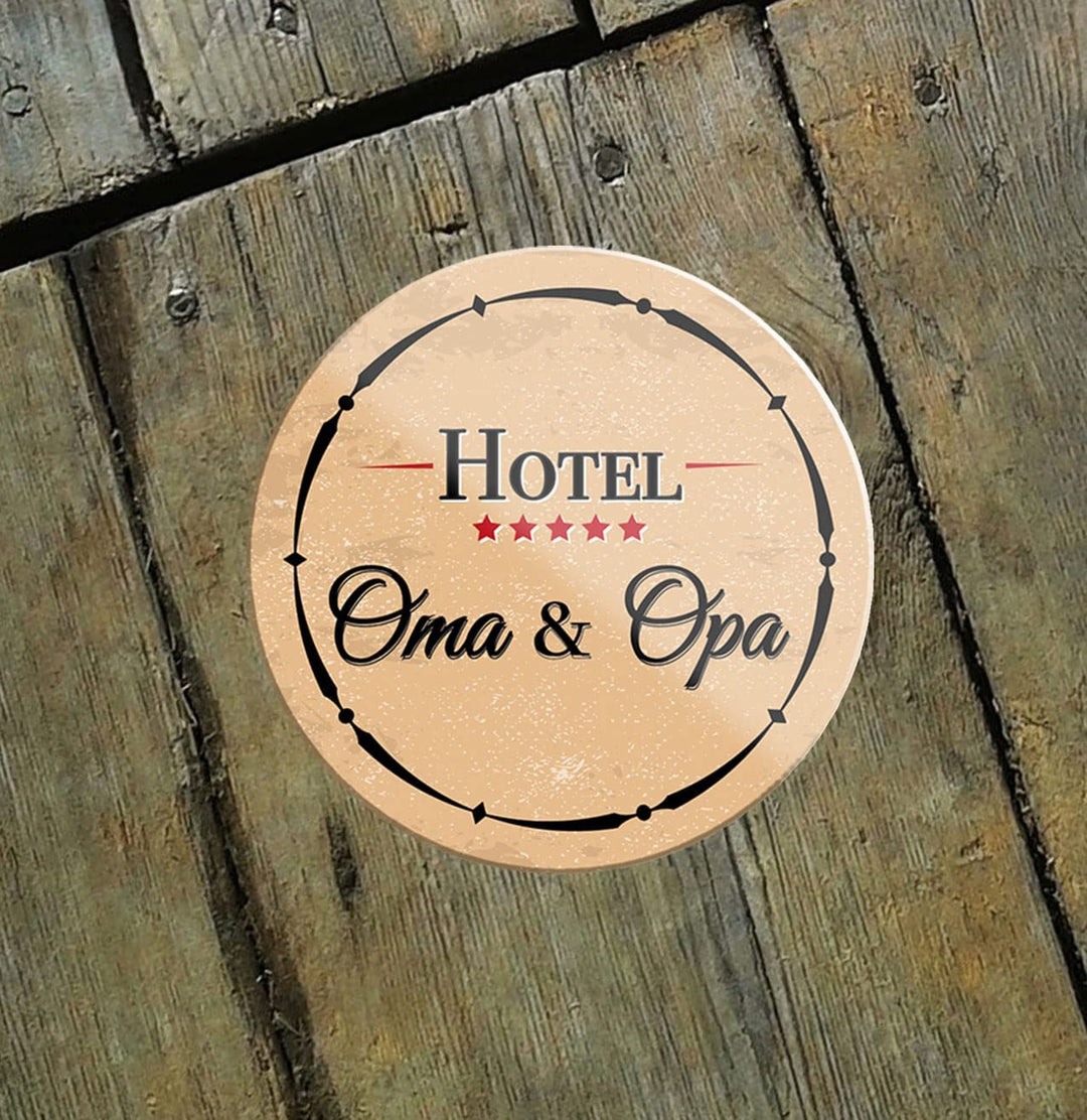Hotel_oma_und_oma_magnet_holz