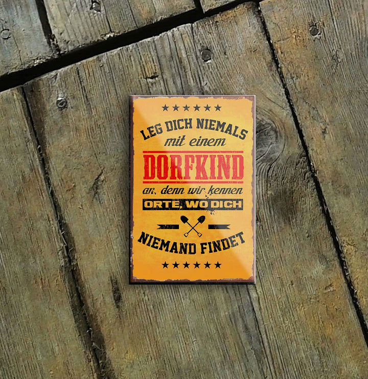 Leg_Dich_Niemals_mit_einem_Dorfkind_an_holz