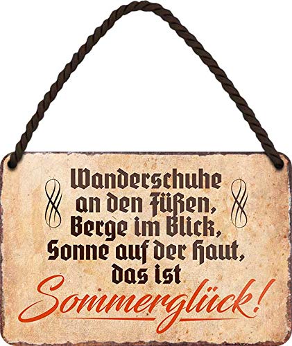 Wanderschuhe_an_den_fuessen