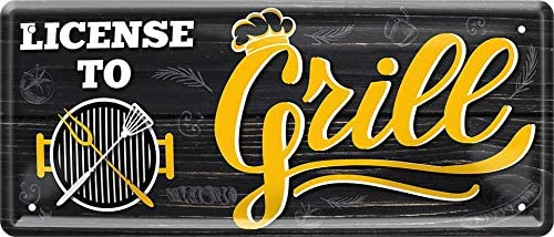 Dekoratives Blechschild "License to Grill" mit gelber Aufschrift und Grillsymbol auf schwarzem Hintergrund.