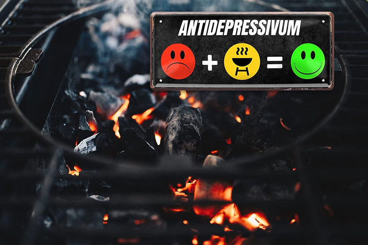 Blechschild mit lustigem Spruch "ANTIDEPRESSIVUM" - Dekoration in 28x12cm Größe, vor Feuer platziert