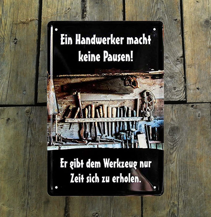 ein_handwerker_macht_keine_pausen_holz